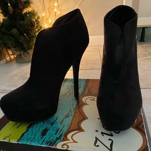 Zigi Soho black booties, size 10.